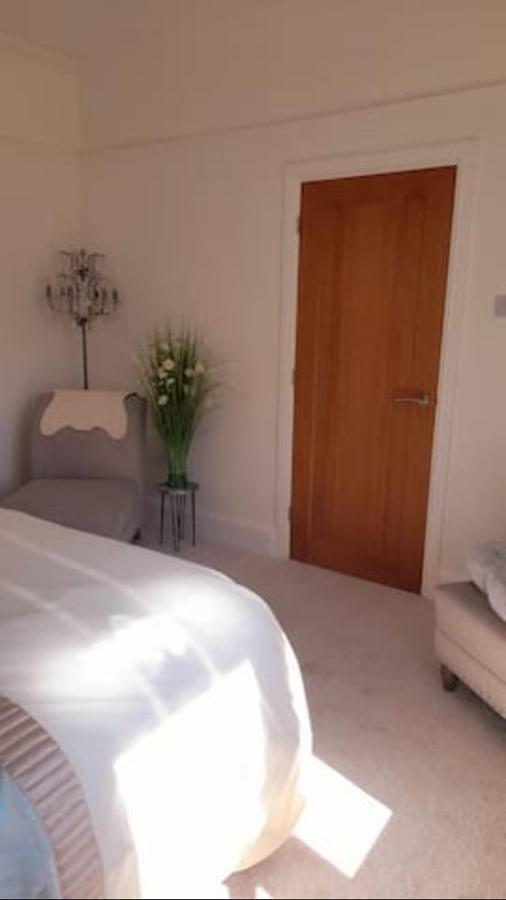 Quaint Little Guest Suite With Private Parking Нюпорт Екстериор снимка